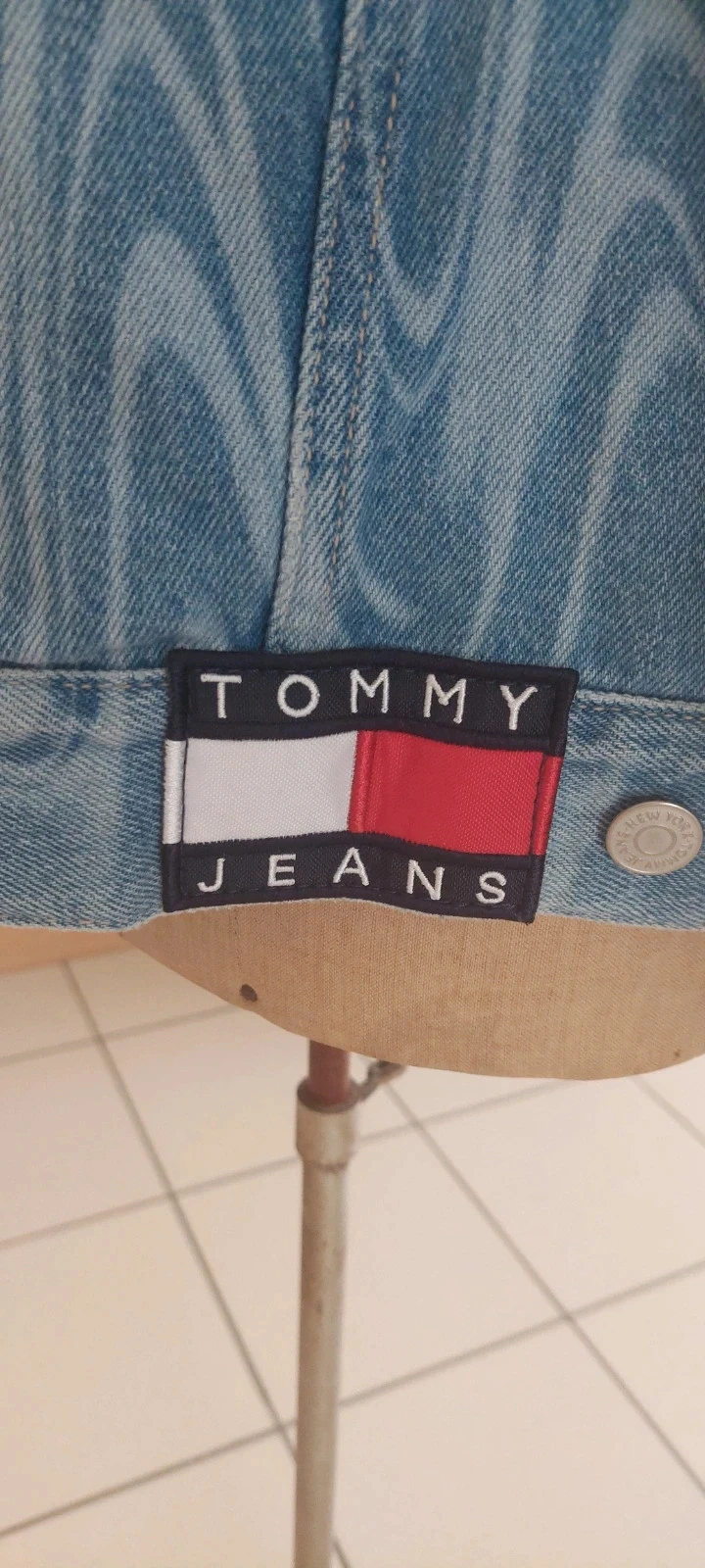Veste en jean Tommy Jeans à motif psychédélique - Taille S – photo 4